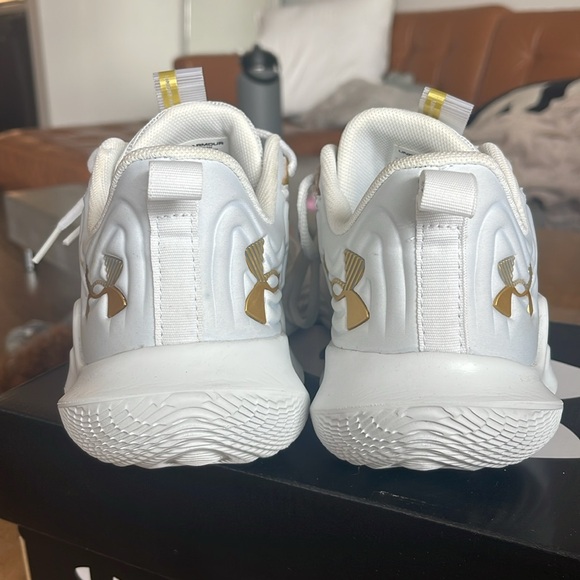 Under Armour, basketball shoe flow traction - Picture 4 of 9